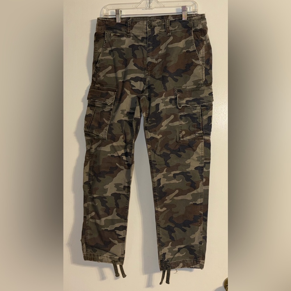 American Eagle Camouflage Cargo Pants / 30x30